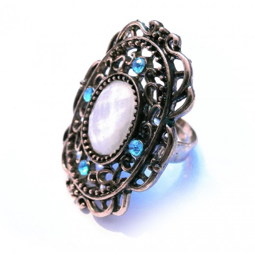 Ovaler vintage Ring in antikgold mit weißem Stein und türkis Strass als Modeschmuck Fingerring