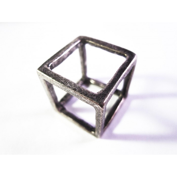 Silberfarbener Würfelring Cube Anhänger als Modeschmuck Fingerring