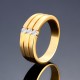 Schlichter, goldfarbener Ring mit drei Strasssteinen Modeschmuck Fingerring