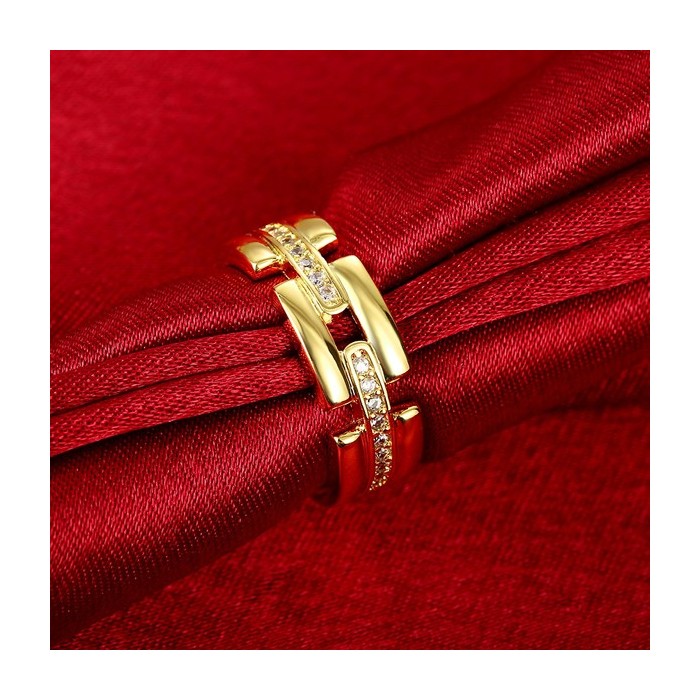 Filigraner gold Ring mit transparenten Zirkonen als Modeschmuck Fingerring